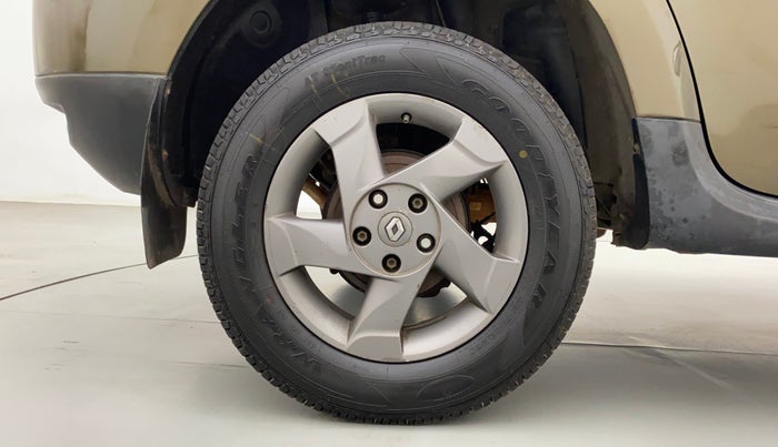 2014 Renault Duster 110 PS RXZ 4X4 MT DIESEL, Diesel, Manual, 1,37,721 km, Right Rear Wheel