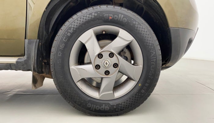 2014 Renault Duster 110 PS RXZ 4X4 MT DIESEL, Diesel, Manual, 1,37,721 km, Right Front Wheel