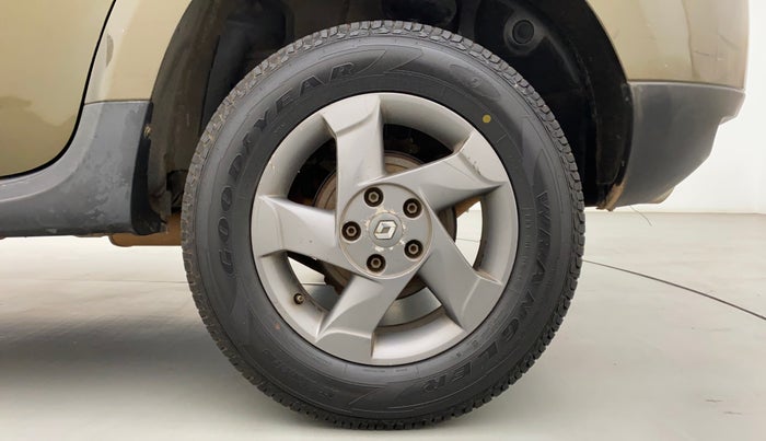 2014 Renault Duster 110 PS RXZ 4X4 MT DIESEL, Diesel, Manual, 1,37,721 km, Left Rear Wheel