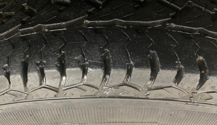 2017 Renault Duster 110 PS RXZ 4X2 AMT DIESEL, Diesel, Automatic, 1,08,965 km, Right Front Tyre Tread