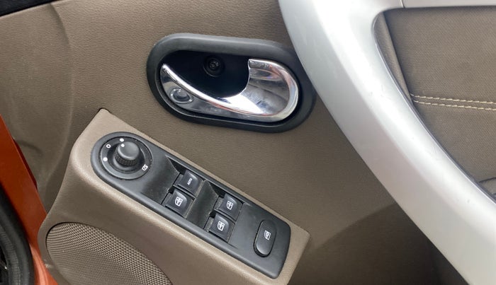 2017 Renault Duster 110 PS RXZ 4X2 AMT DIESEL, Diesel, Automatic, 1,08,965 km, Driver Side Door Panels Control