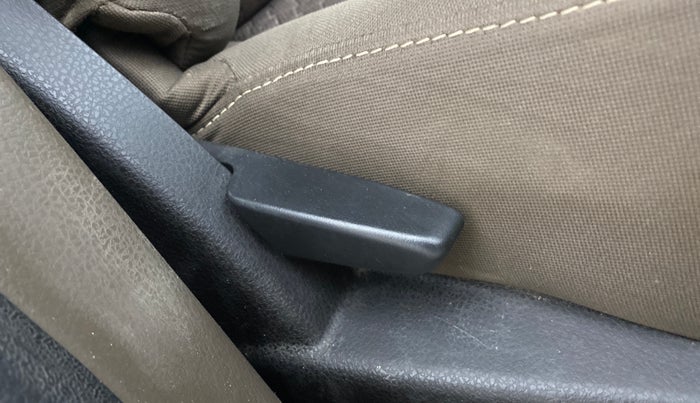 2017 Renault Duster 110 PS RXZ 4X2 AMT DIESEL, Diesel, Automatic, 1,08,965 km, Driver Side Adjustment Panel