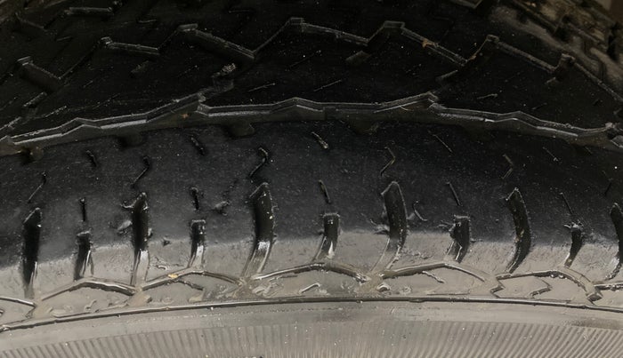 2017 Renault Duster 110 PS RXZ 4X2 AMT DIESEL, Diesel, Automatic, 1,08,965 km, Right Rear Tyre Tread