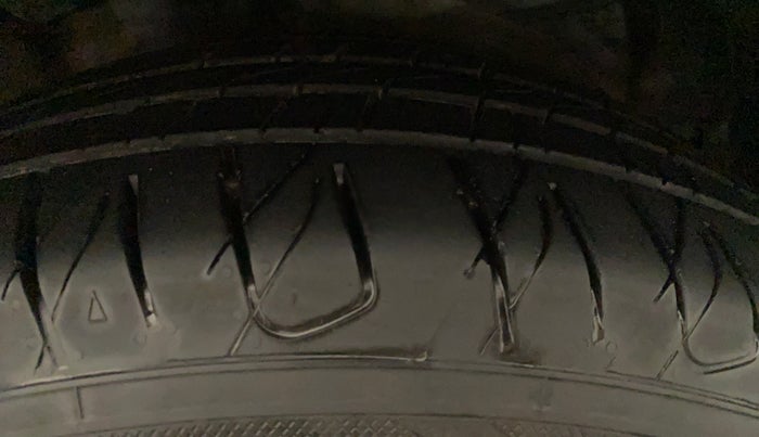 2020 MG HECTOR SHARP 1.5 DCT PETROL, Petrol, Automatic, 75,341 km, Right Front Tyre Tread