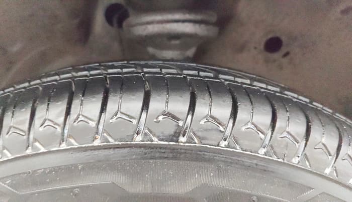 2013 Maruti Wagon R 1.0 LXI CNG, CNG, Manual, 69,201 km, Right Front Tyre Tread