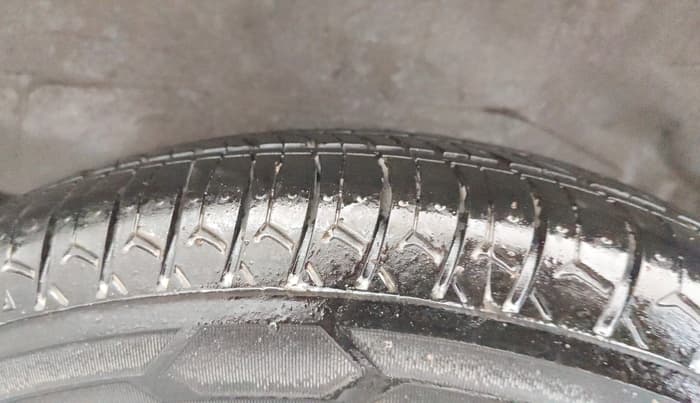 2013 Maruti Wagon R 1.0 LXI CNG, CNG, Manual, 69,201 km, Left Rear Tyre Tread