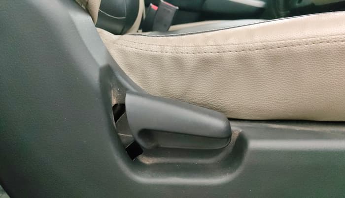 2013 Maruti Wagon R 1.0 LXI CNG, CNG, Manual, 69,201 km, Driver Side Adjustment Panel