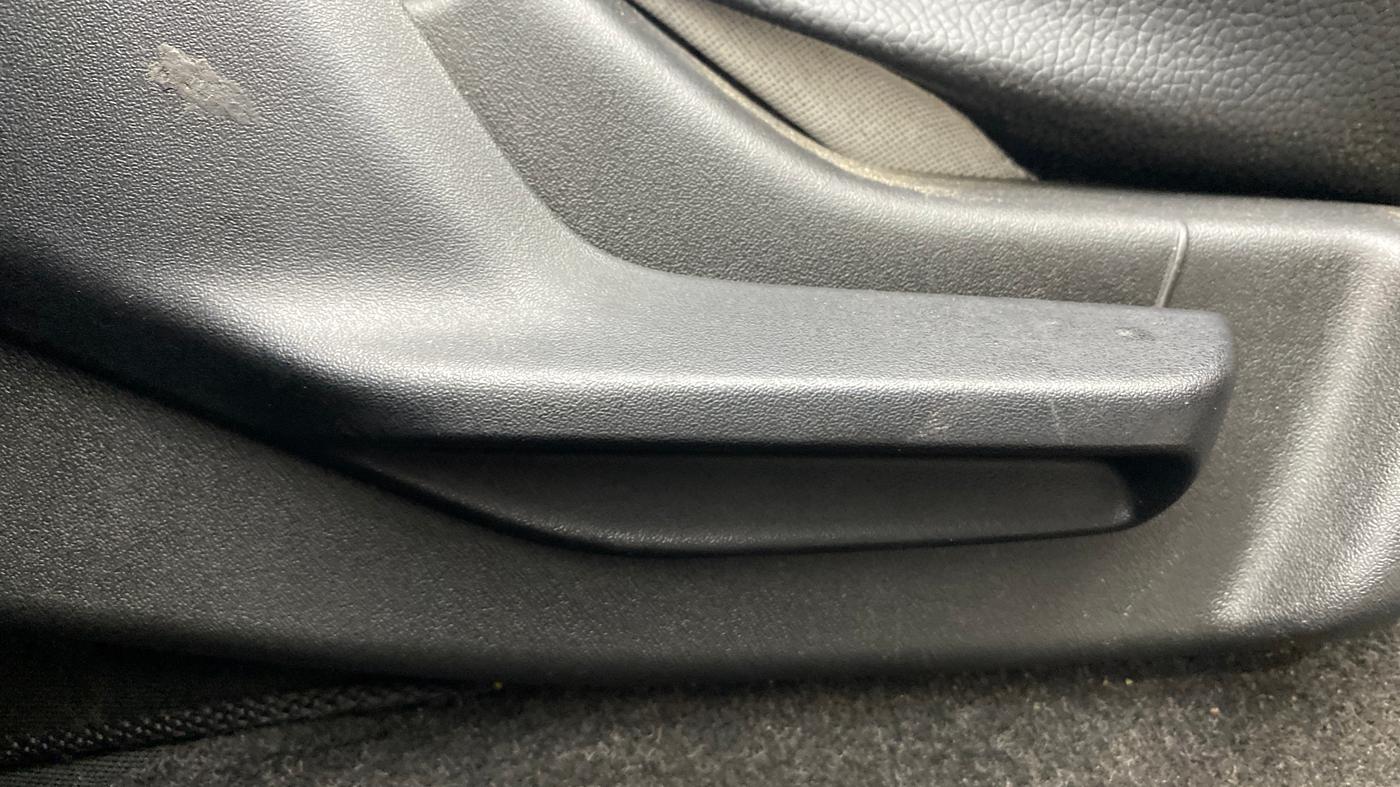 2019 Maruti IGNIS ZETA 1.2 AMT DUAL TONE, Petrol, Automatic, 92,955 km, Driver Side Adjustment Panel
