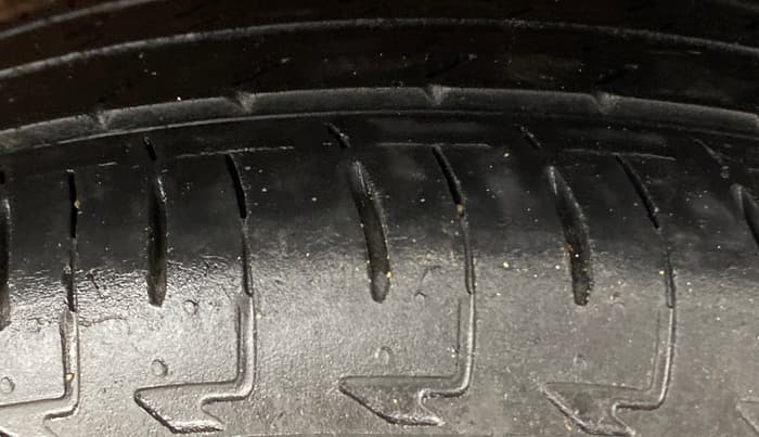 2019 Maruti IGNIS ZETA 1.2 AMT DUAL TONE, Petrol, Automatic, 93,019 km, Left Rear Tyre Tread