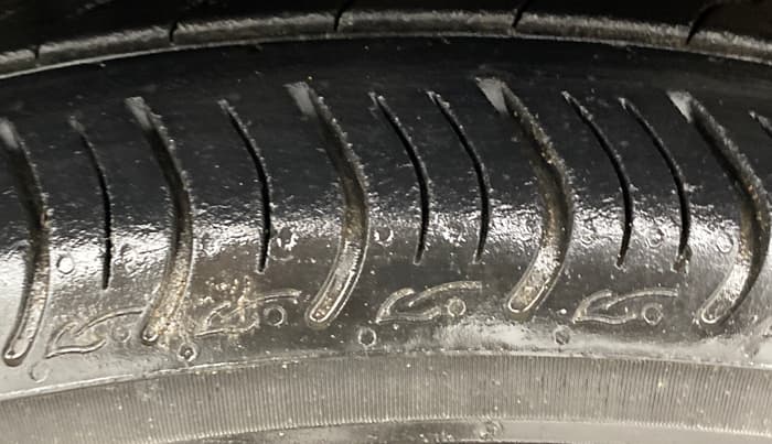 2019 Maruti IGNIS ZETA 1.2 AMT DUAL TONE, Petrol, Automatic, 93,019 km, Left Front Tyre Tread