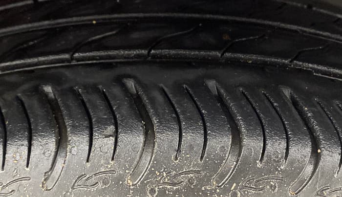 2019 Maruti IGNIS ZETA 1.2 AMT DUAL TONE, Petrol, Automatic, 93,019 km, Right Front Tyre Tread