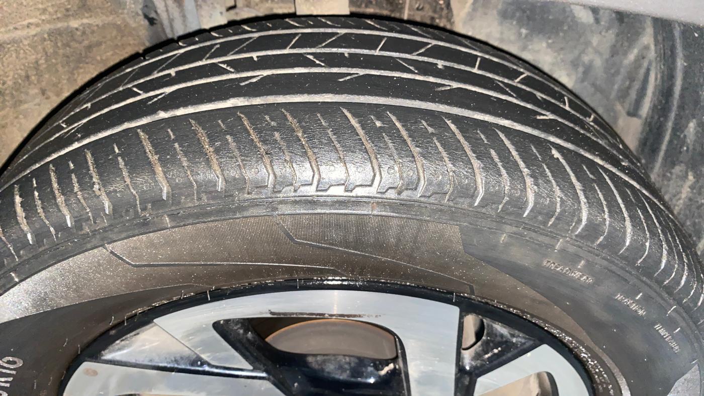 2022 Nissan MAGNITE XV MT, Petrol, Manual, 50,642 km, Right Front Tyre Tread