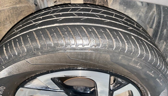 2022 Nissan MAGNITE XV MT, Petrol, Manual, 50,642 km, Right Front Tyre Tread