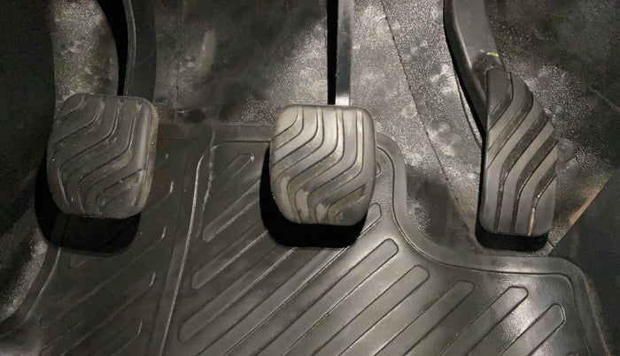 2022 Nissan MAGNITE XV MT, Petrol, Manual, 50,642 km, Pedals