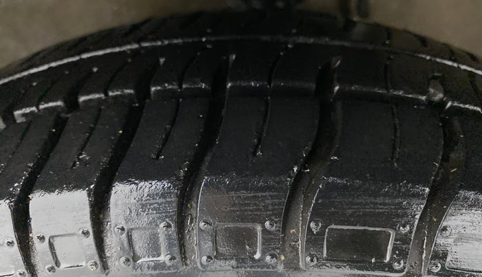 2018 Maruti Alto 800 LXI, Petrol, Manual, 21,884 km, Left Front Tyre Tread