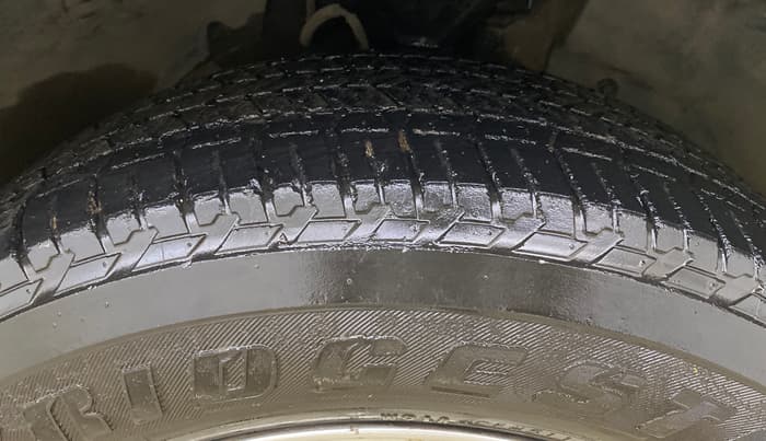 2017 Mahindra XUV500 W8 AT, Diesel, Automatic, 83,017 km, Right Front Tyre Tread