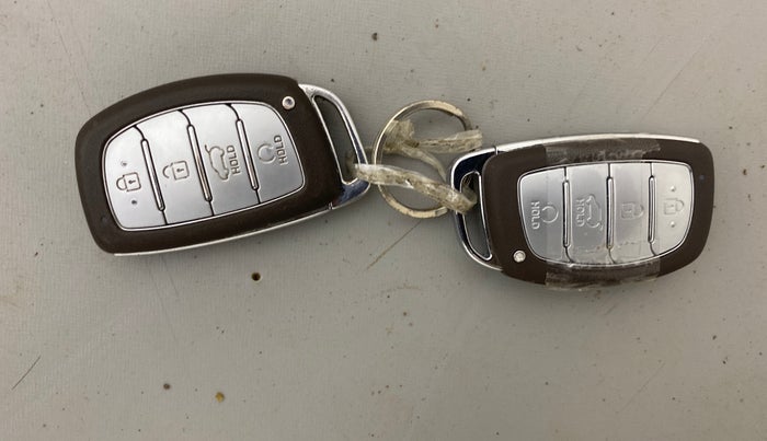 2023 Hyundai VENUE SX 1.0 (O) TURBO IMT, Petrol, Manual, 75,327 km, Key Close Up