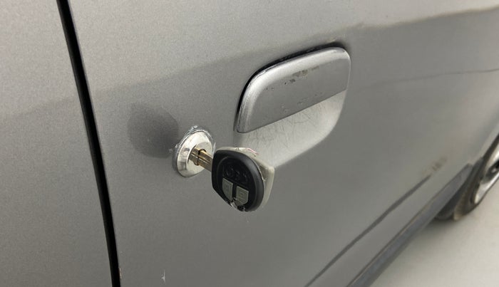 2017 Maruti Wagon R 1.0 VXI AMT, Petrol, Automatic, 54,856 km, Lock system - Dork lock functional only from remote key