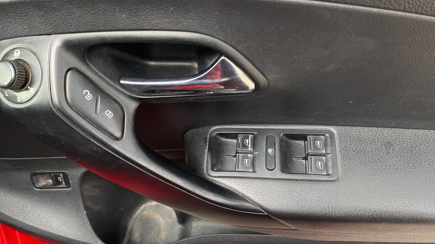 2018 Skoda Rapid STYLE 1.5 TDI AT, Diesel, Automatic, 79,502 km, Driver Side Door Panels Control