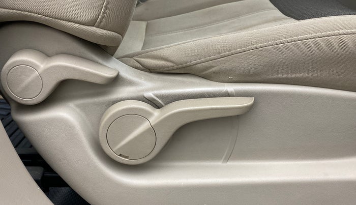 2018 Mahindra XUV500 W9, Diesel, Manual, 42,618 km, Driver Side Adjustment Panel