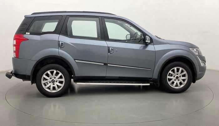 2018 Mahindra XUV500 W9, Diesel, Manual, 42,618 km, Right Side View