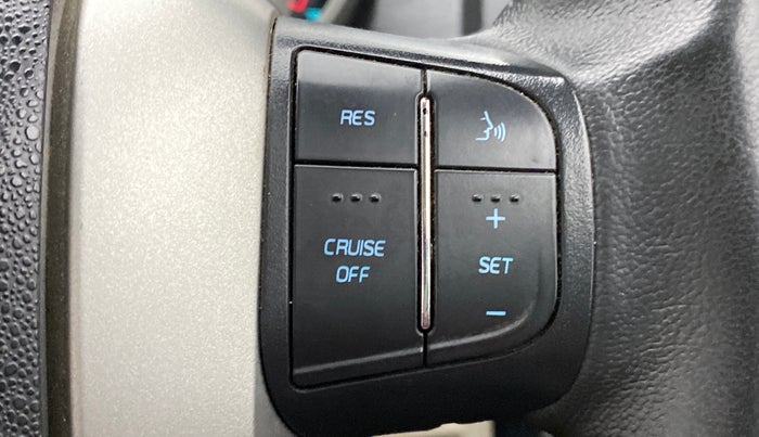 2018 Mahindra XUV500 W9, Diesel, Manual, 42,618 km, Adaptive Cruise Control