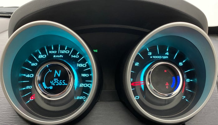 2018 Mahindra XUV500 W9, Diesel, Manual, 42,618 km, Odometer Image