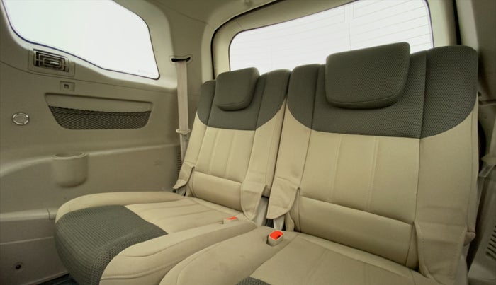 2018 Mahindra XUV500 W9, Diesel, Manual, 42,618 km, Third Seat Row ( optional )