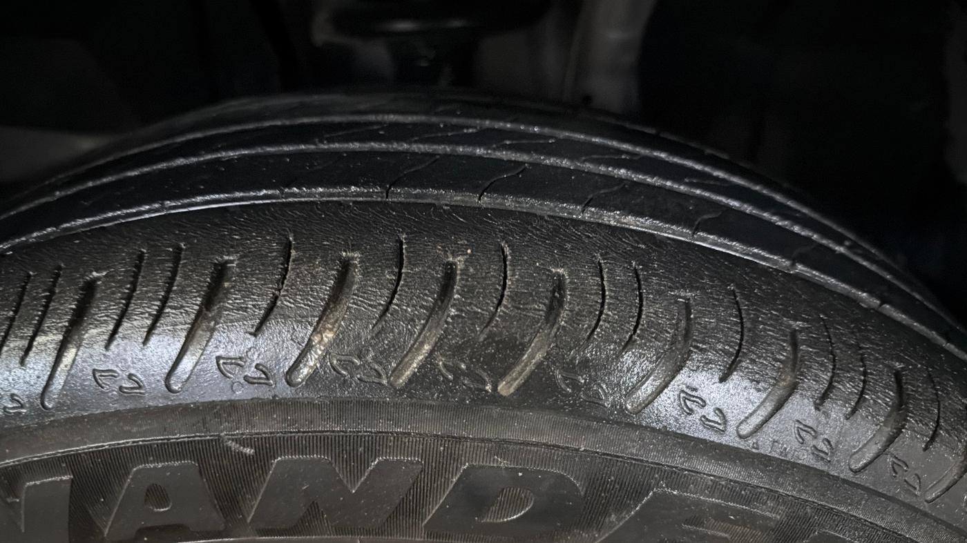 2022 Nissan MAGNITE XL, Petrol, Manual, 28,339 km, Right Front Tyre Tread