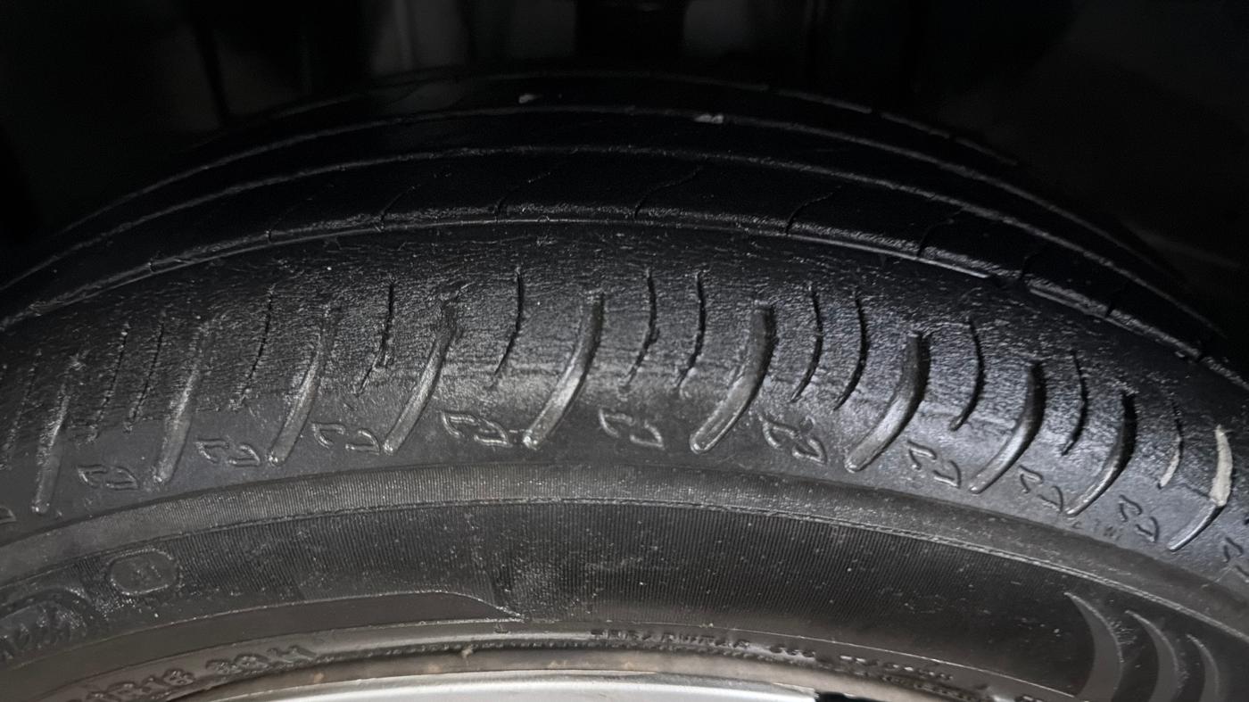 2022 Nissan MAGNITE XL, Petrol, Manual, 28,339 km, Left Front Tyre Tread