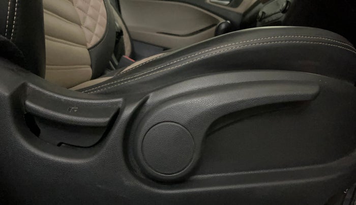 2018 Hyundai Elite i20 ASTA 1.2, Petrol, Manual, 62,253 km, Driver Side Adjustment Panel