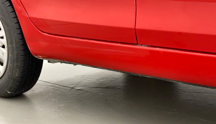 2017 Maruti Swift LXI (O), Petrol, Manual, 31,671 km, Right running board - Slightly dented