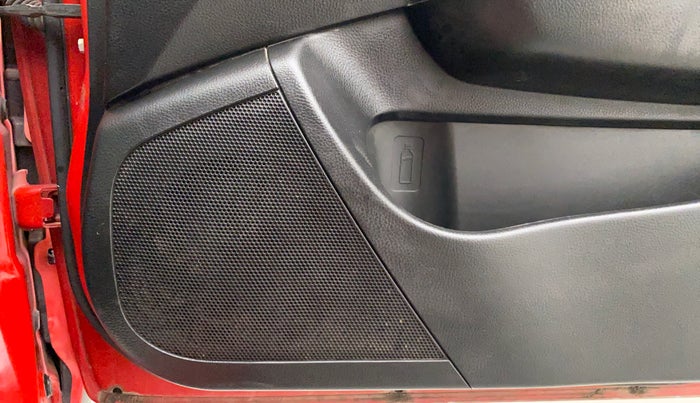 2017 Maruti Swift LXI (O), Petrol, Manual, 31,671 km, Infotainment system - Front speakers missing / not working