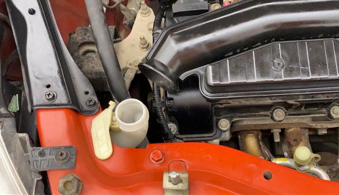 2017 Maruti Swift LXI (O), Petrol, Manual, 31,671 km, Front windshield - Wiper bottle cap missing