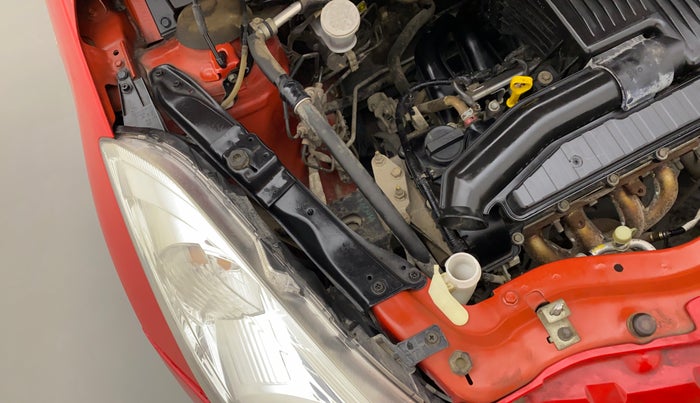 2017 Maruti Swift LXI (O), Petrol, Manual, 31,671 km, Right headlight - Clamp has minor damage