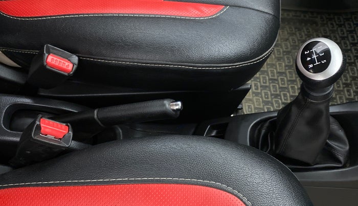2018 Maruti Wagon R 1.0 VXI, Petrol, Manual, 15,295 km, Gear Lever