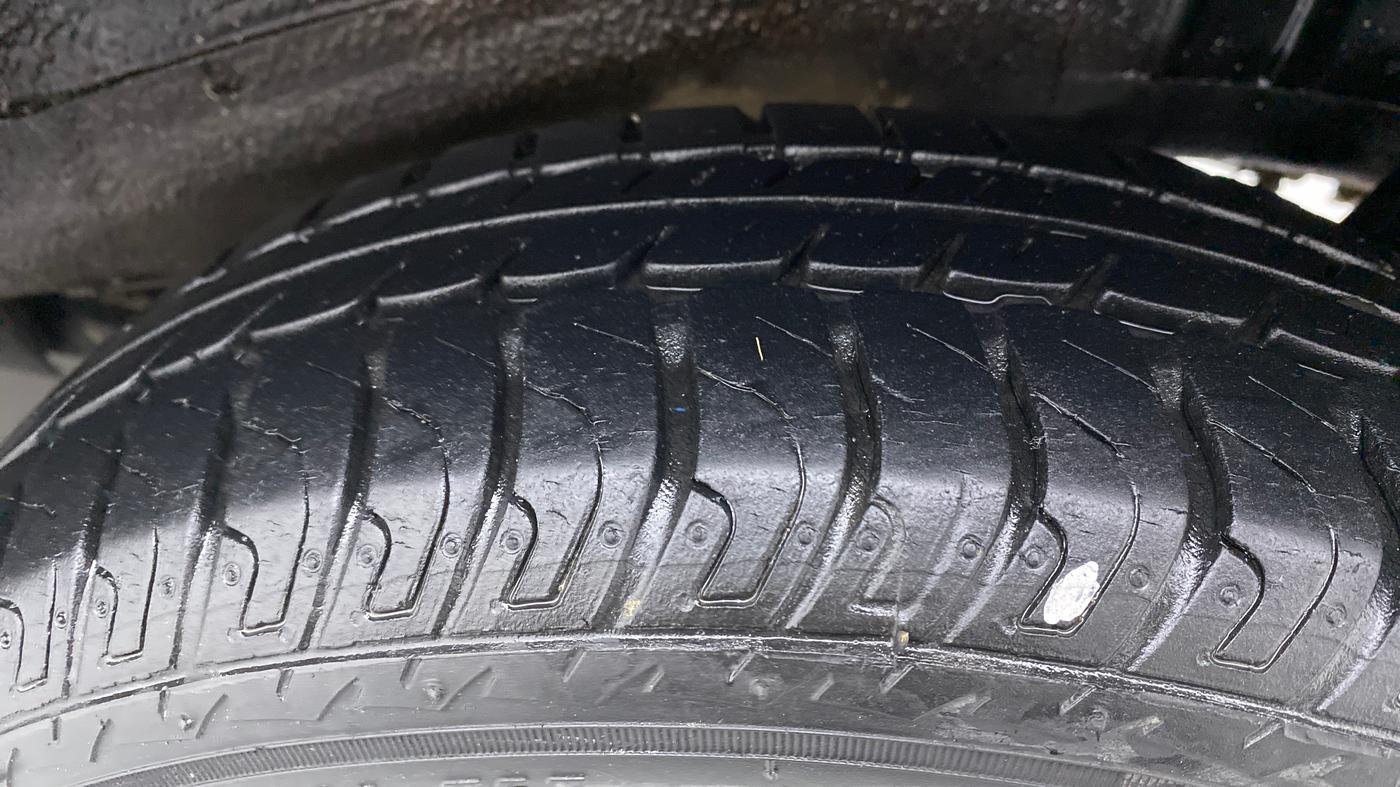 2018 Maruti Wagon R 1.0 VXI, Petrol, Manual, 15,295 km, Left Rear Tyre Tread