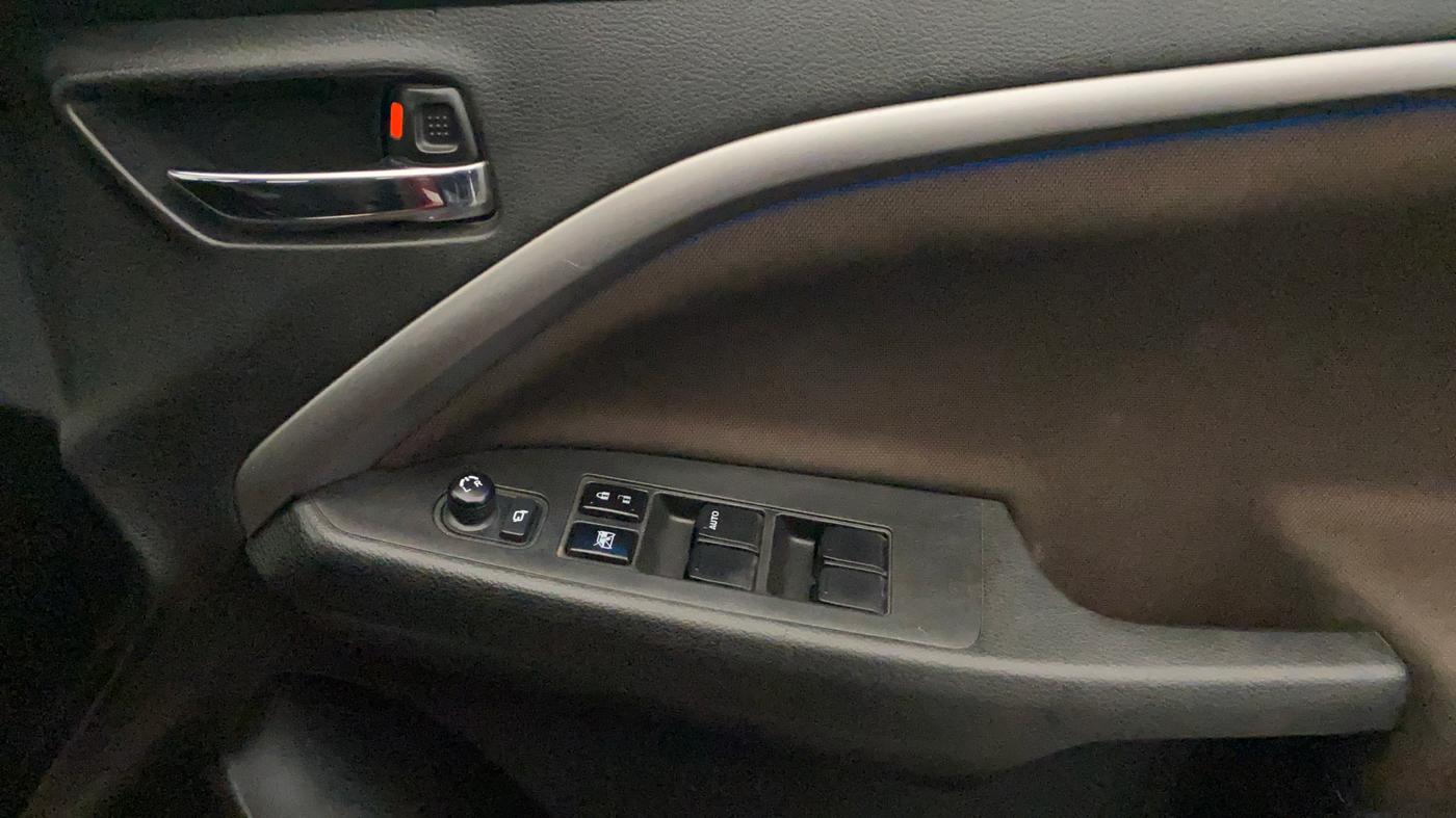 2022 Maruti BREZZA ZXI + SMART HYBRID, Petrol, Manual, 1,23,851 km, Driver Side Door Panels Control