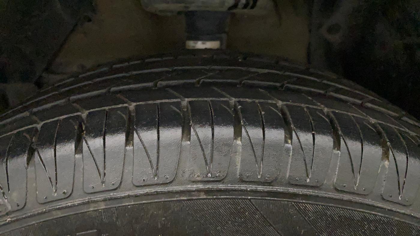 2022 Maruti BREZZA ZXI + SMART HYBRID, Petrol, Manual, 1,23,851 km, Left Front Tyre Tread