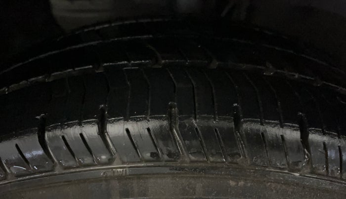 2019 Hyundai Elite i20 MAGNA PLUS 1.2, Petrol, Manual, 71,177 km, Left Front Tyre Tread