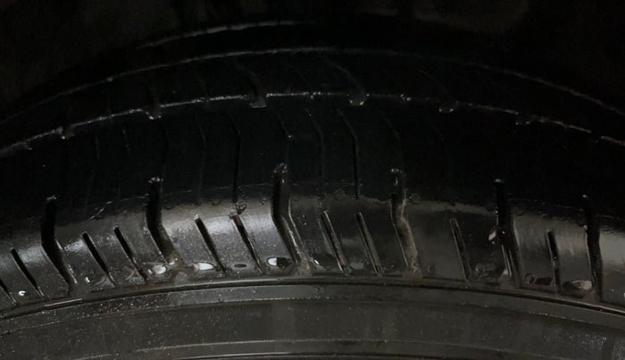 2019 Hyundai Elite i20 MAGNA PLUS 1.2, Petrol, Manual, 71,177 km, Right Front Tyre Tread