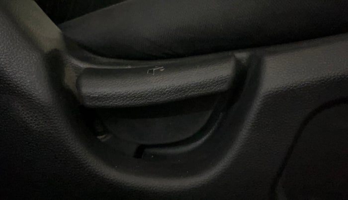 2019 Hyundai Elite i20 MAGNA PLUS 1.2, Petrol, Manual, 71,177 km, Driver Side Adjustment Panel