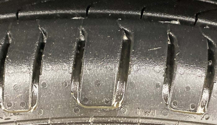 2020 Maruti IGNIS ZETA 1.2 AMT, Petrol, Automatic, 92,204 km, Left Front Tyre Tread