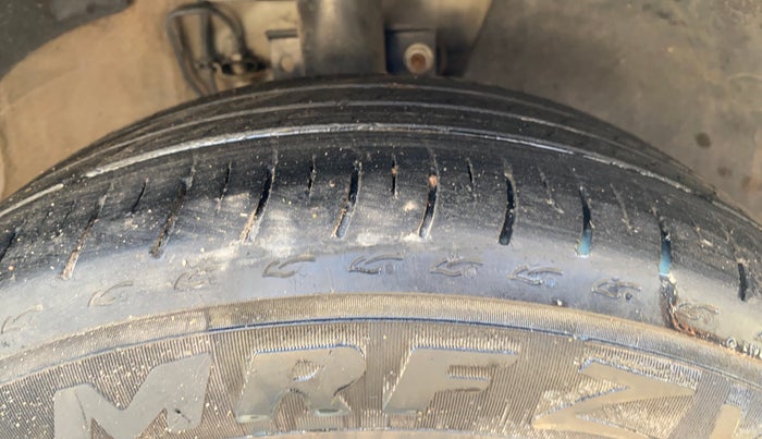 2016 Skoda Rapid 1.5 TDI CR STYLE PLUS AT, Diesel, Automatic, 1,32,232 km, Right Front Tyre Tread