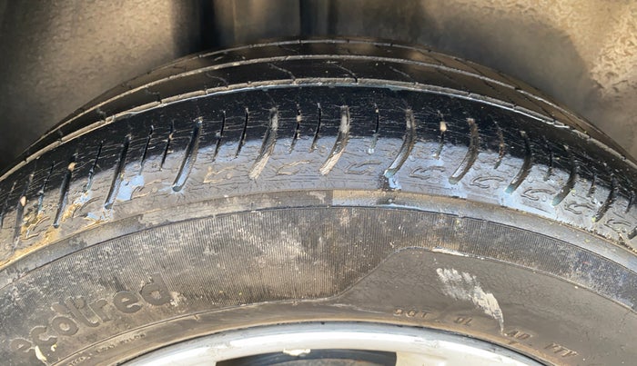 2016 Skoda Rapid 1.5 TDI CR STYLE PLUS AT, Diesel, Automatic, 1,32,232 km, Right Rear Tyre Tread