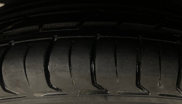 2015 Hyundai i10 MAGNA 1.1, Petrol, Manual, 65,708 km, Left Front Tyre Tread