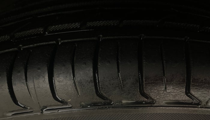 2015 Hyundai i10 MAGNA 1.1, Petrol, Manual, 65,708 km, Right Front Tyre Tread