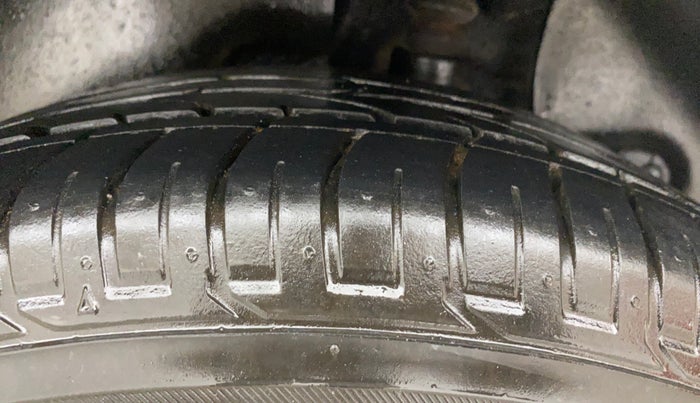 2016 Hyundai Creta SX PLUS AT 1.6 DIESEL, Diesel, Automatic, 1,07,738 km, Left Rear Tyre Tread