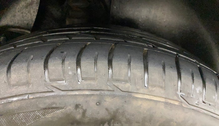 2016 Hyundai Creta SX PLUS AT 1.6 DIESEL, Diesel, Automatic, 1,07,738 km, Right Rear Tyre Tread