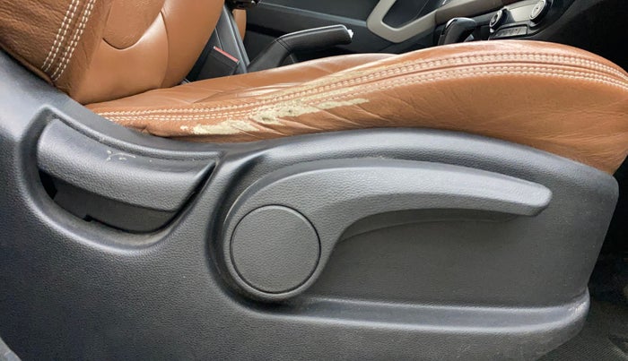 2016 Hyundai Creta SX PLUS AT 1.6 DIESEL, Diesel, Automatic, 1,07,738 km, Driver Side Adjustment Panel